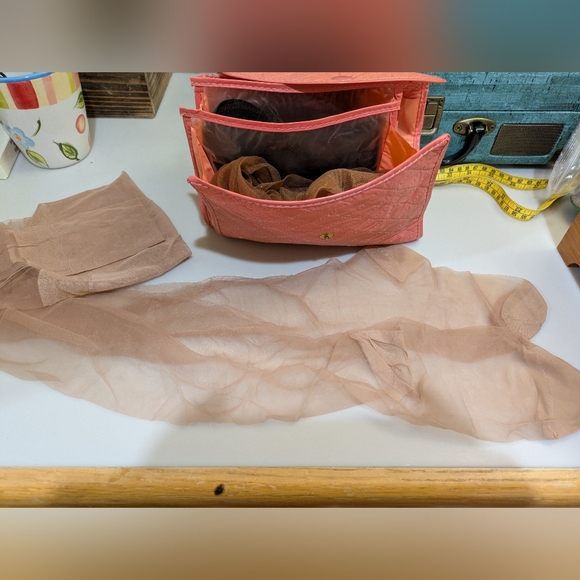 VTG Hosiery Bag w/7 Pairs Of Stockings - Picture 5 of 8